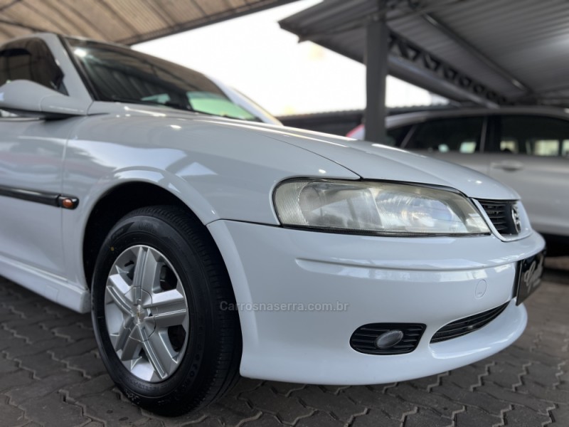 VECTRA 2.2 MPFI GLS 8V GASOLINA 4P MANUAL - 2001 - BOM PRINCíPIO
