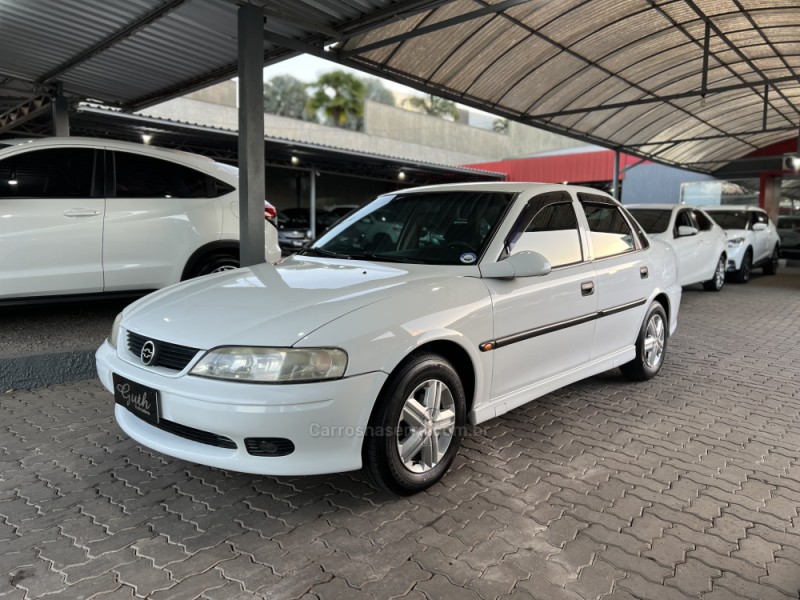 VECTRA 2.2 MPFI GLS 8V GASOLINA 4P MANUAL