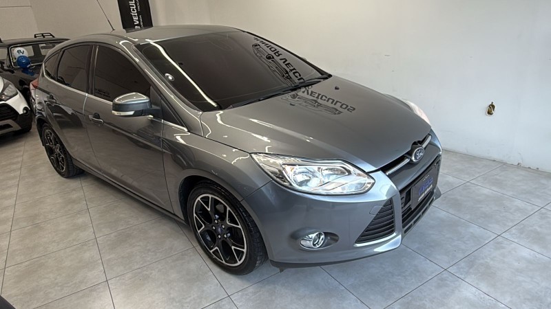 FOCUS 2.0 TITANIUM HATCH 16V FLEX 4P AUTOMÁTICO