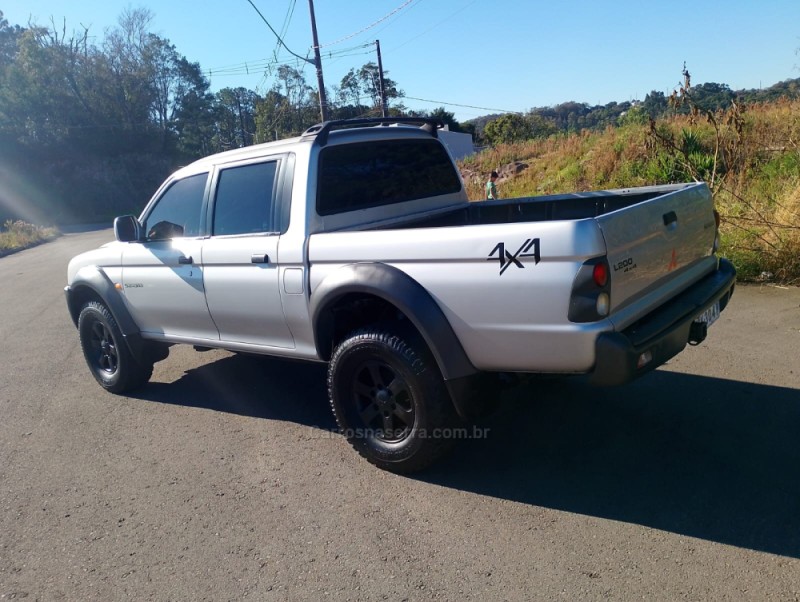 L200 OUTDOOR 2.5 HPE 4X4 CD 8V TURBO INTERCOOLER DIESEL 4P MANUAL - 2010 - CAXIAS DO SUL