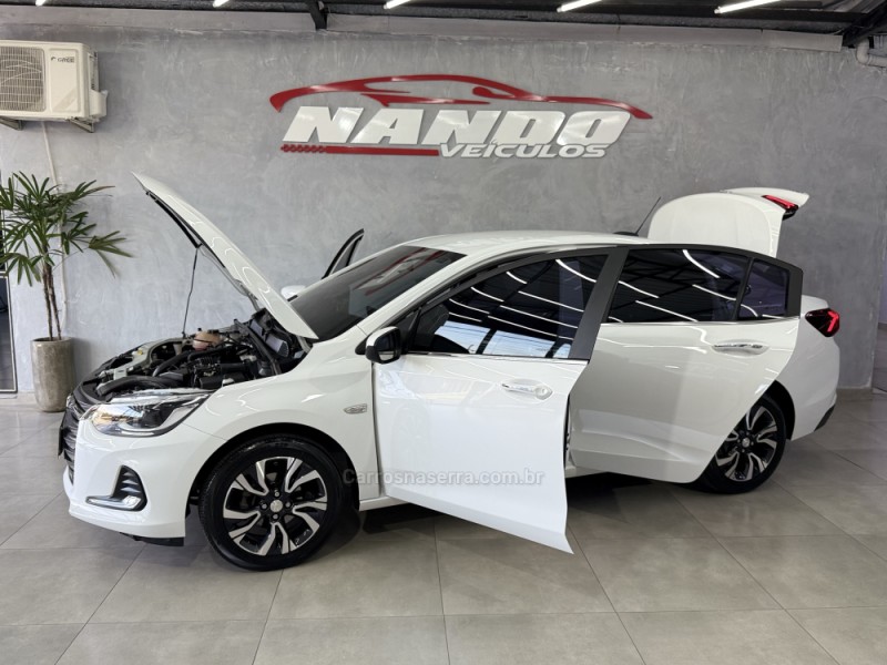 ONIX 1.0	PREMIER PLUS 12V TURBO FLEX 4P AUTOMÁTICO - 2023 - SAPIRANGA