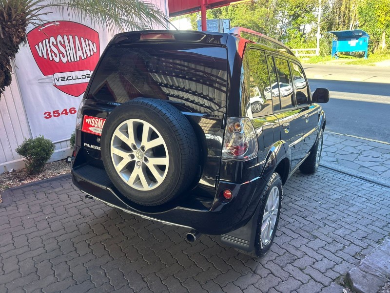PAJERO TR4 2.0 4X4 16V 140CV FLEX 4P MANUAL - 2011 - TRêS COROAS