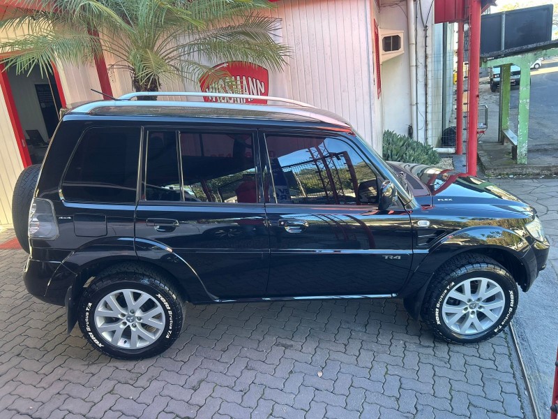 PAJERO TR4 2.0 4X4 16V 140CV FLEX 4P MANUAL - 2011 - TRêS COROAS
