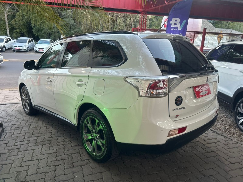 OUTLANDER 2.0 16V GASOLINA 4P AUTOMÁTICO - 2015 - TRêS COROAS