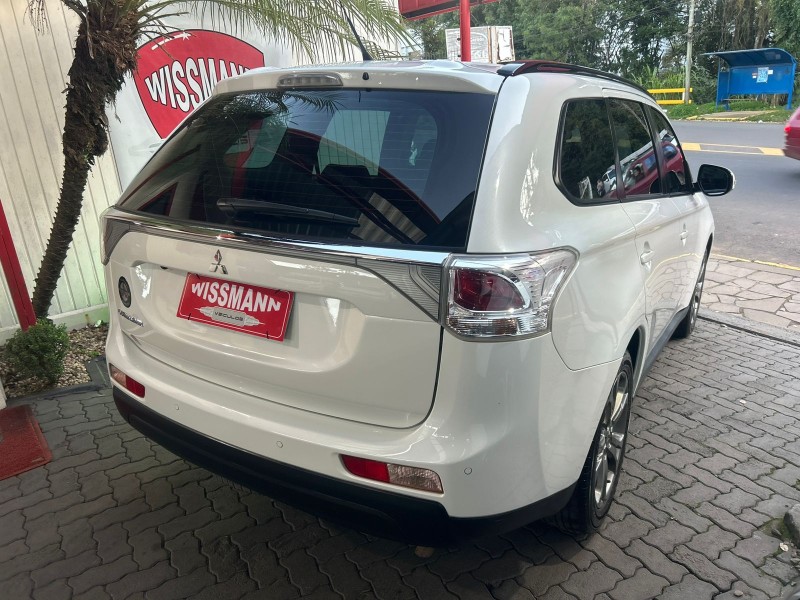 OUTLANDER 2.0 16V GASOLINA 4P AUTOMÁTICO - 2015 - TRêS COROAS