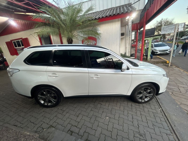 OUTLANDER 2.0 16V GASOLINA 4P AUTOMÁTICO - 2015 - TRêS COROAS