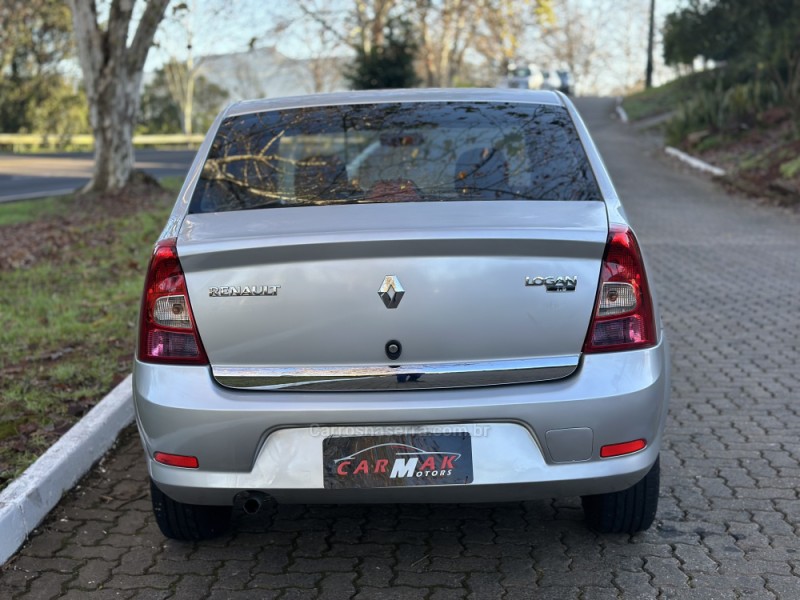 LOGAN 1.6 EXPRESSION 8V FLEX 4P MANUAL - 2011 - DOIS IRMãOS