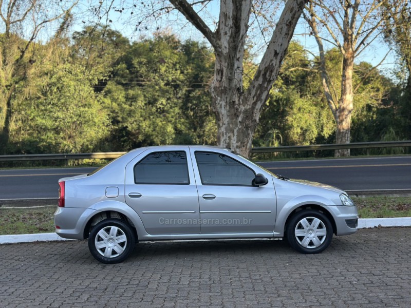LOGAN 1.6 EXPRESSION 8V FLEX 4P MANUAL - 2011 - DOIS IRMãOS