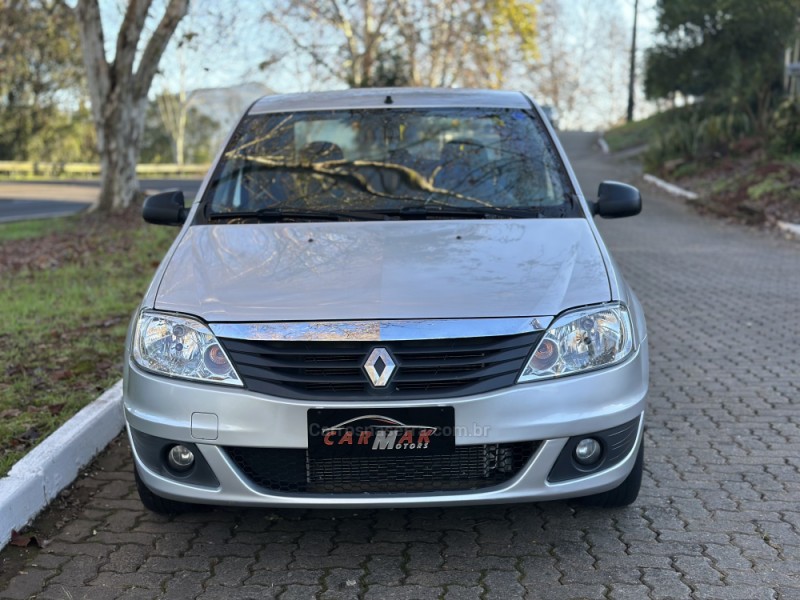 LOGAN 1.6 EXPRESSION 8V FLEX 4P MANUAL - 2011 - DOIS IRMãOS
