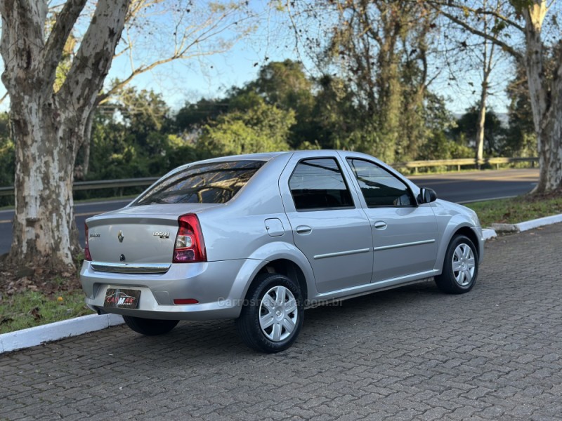 LOGAN 1.6 EXPRESSION 8V FLEX 4P MANUAL - 2011 - DOIS IRMãOS