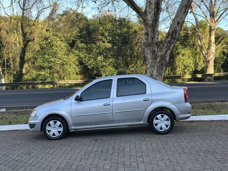 LOGAN 1.6 EXPRESSION 8V FLEX 4P MANUAL - 2011 - DOIS IRMãOS