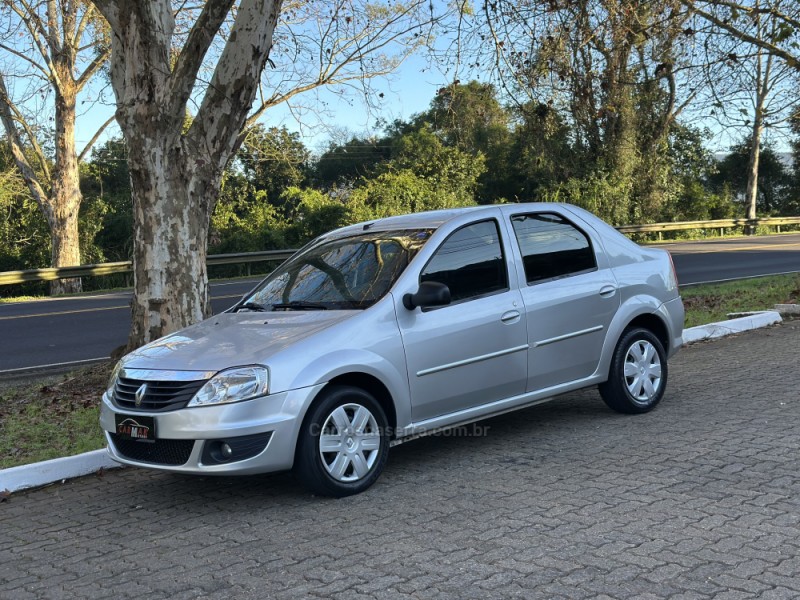 LOGAN 1.6 EXPRESSION 8V FLEX 4P MANUAL - 2011 - DOIS IRMãOS