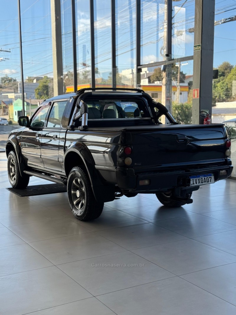 L200 2.5 SPORT HPE 4X4 CD 8V TURBO INTERCOOLER DIESEL 4P MANUAL - 2004 - SANTA CRUZ DO SUL