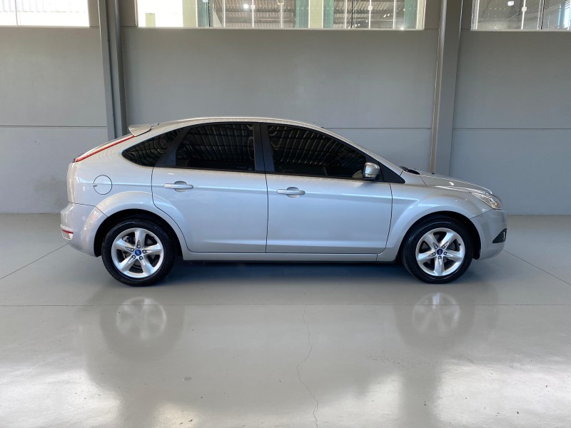 FOCUS 1.6 SE 8V FLEX 4P MANUAL - 2012 - CARLOS BARBOSA