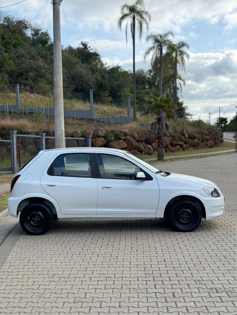 CELTA 1.0 MPFI SPIRIT 8V FLEX 4P MANUAL - 2014 - IVOTI