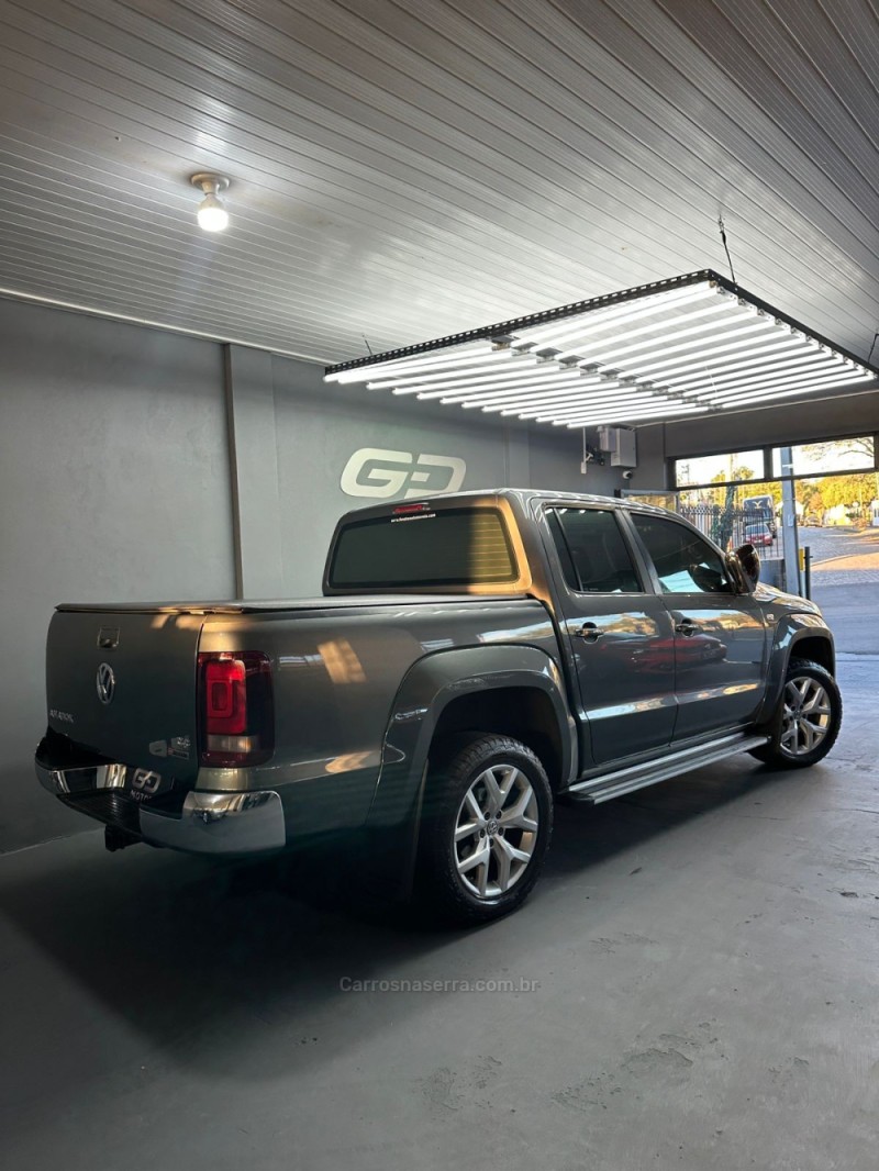 AMAROK 3.0 V6 TDI HIGHLINE CD DIESEL 4MOTION AUTOMÁTICO - 2021 - PASSO FUNDO