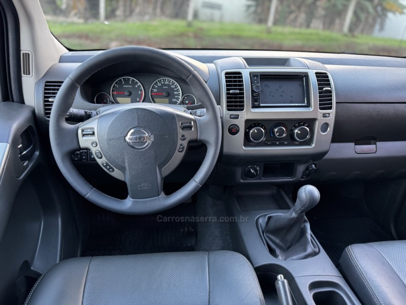 FRONTIER 2.5 SV ATTACK 4X4 CD TURBO ELETRONIC DIESEL 4P MANUAL - 2016 - FELIZ