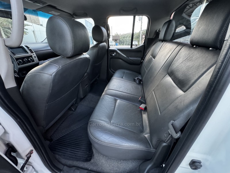 FRONTIER 2.5 SV ATTACK 4X4 CD TURBO ELETRONIC DIESEL 4P MANUAL - 2016 - FELIZ