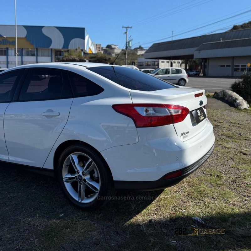FOCUS 2.0 SE SEDAN 16V FLEX 4P AUTOMÁTICO - 2015 - FARROUPILHA