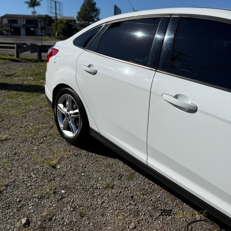 FOCUS 2.0 SE SEDAN 16V FLEX 4P AUTOMÁTICO - 2015 - FARROUPILHA
