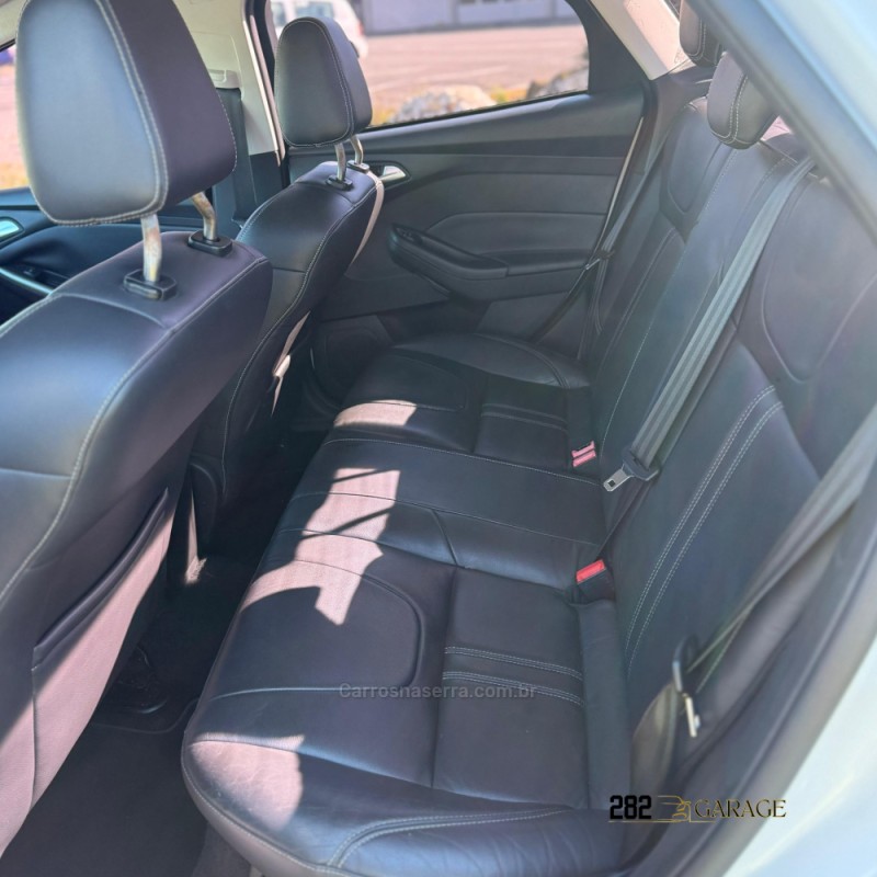 FOCUS 2.0 SE SEDAN 16V FLEX 4P AUTOMÁTICO - 2015 - FARROUPILHA
