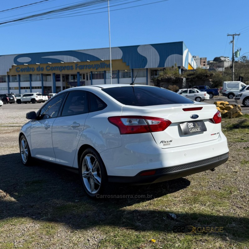 FOCUS 2.0 SE SEDAN 16V FLEX 4P AUTOMÁTICO - 2015 - FARROUPILHA