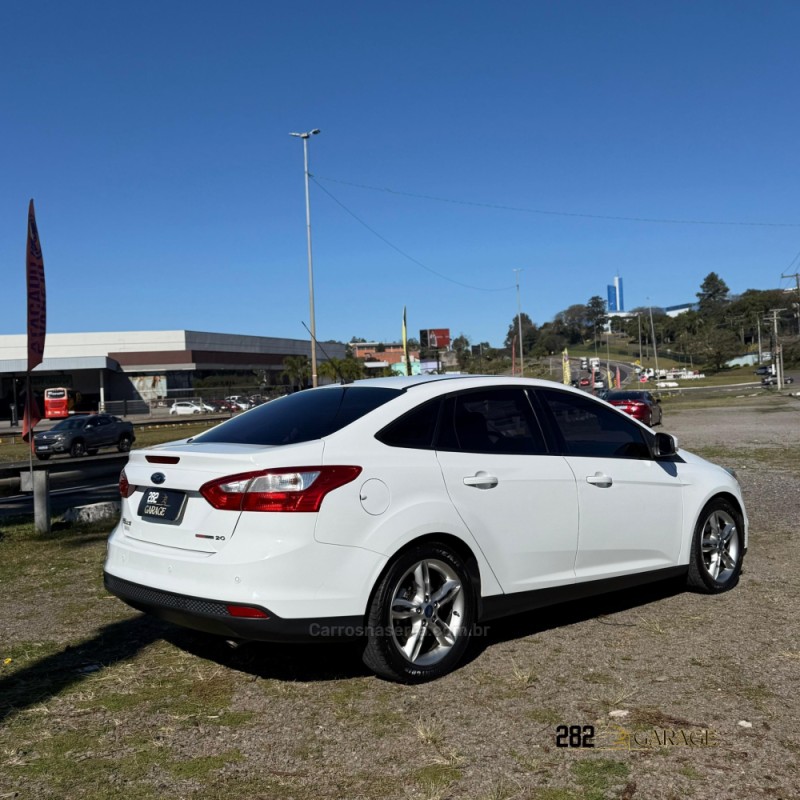 FOCUS 2.0 SE SEDAN 16V FLEX 4P AUTOMÁTICO - 2015 - FARROUPILHA