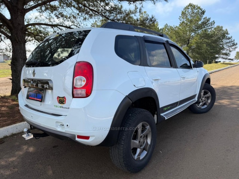 DUSTER 1.6 DYNAMIQUE 4X2 16V FLEX 4P MANUAL - 2014 - VACARIA