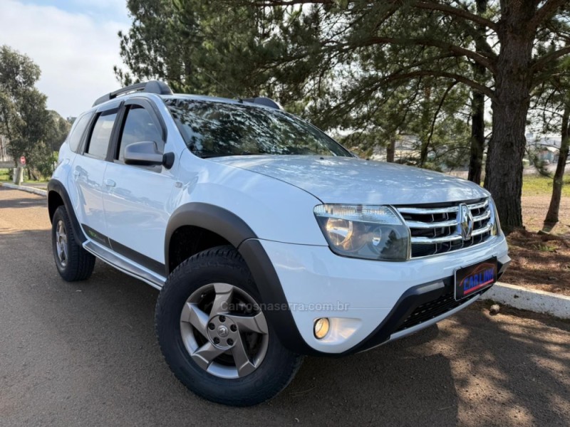 DUSTER 1.6 DYNAMIQUE 4X2 16V FLEX 4P MANUAL - 2014 - VACARIA