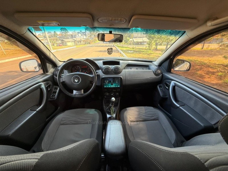 DUSTER 1.6 DYNAMIQUE 4X2 16V FLEX 4P MANUAL - 2014 - VACARIA