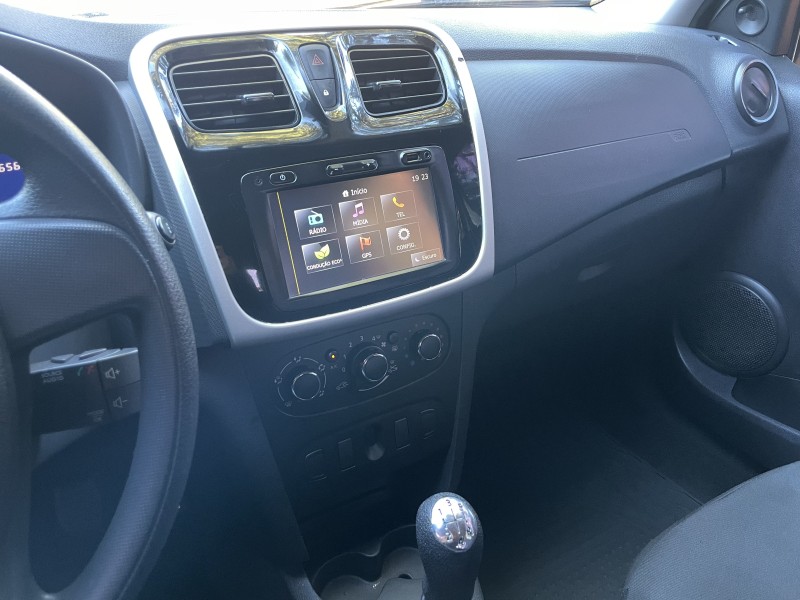 SANDERO 1.0 EXPRESSION 16V FLEX 4P MANUAL - 2015 - CAXIAS DO SUL