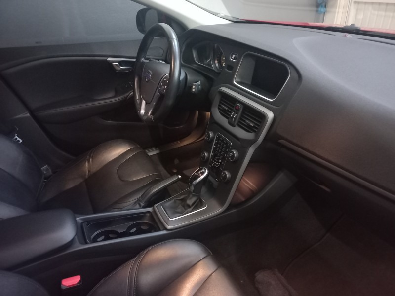 V40 2.0 T4 COMFORT TURBO GASOLINA 4P AUTOMÁTICO - 2015 - BENTO GONçALVES