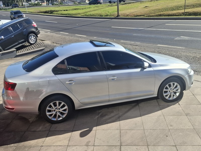 JETTA 2.0 COMFORTLINE FLEX 4P TIPTRONIC - 2013 - FARROUPILHA