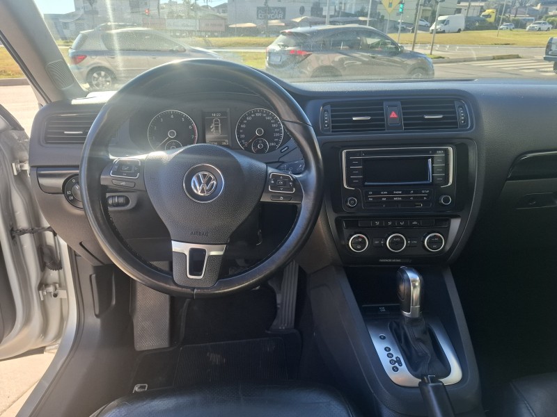 JETTA 2.0 COMFORTLINE FLEX 4P TIPTRONIC - 2013 - FARROUPILHA