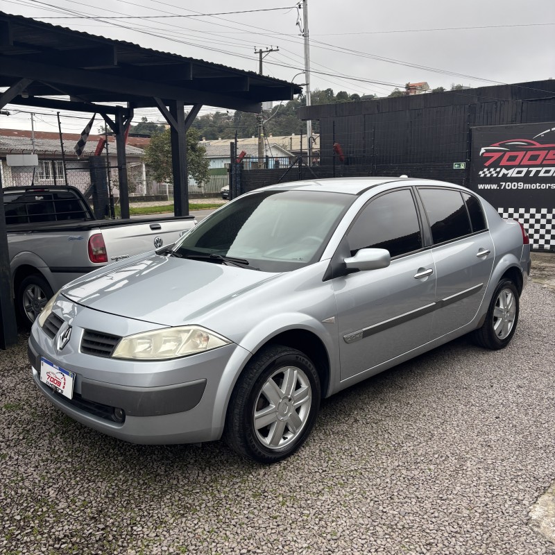 MÉGANE 2.0 DYNAMIQUE SEDAN 16V GASOLINA 4P MANUAL - 2007 - CAXIAS DO SUL