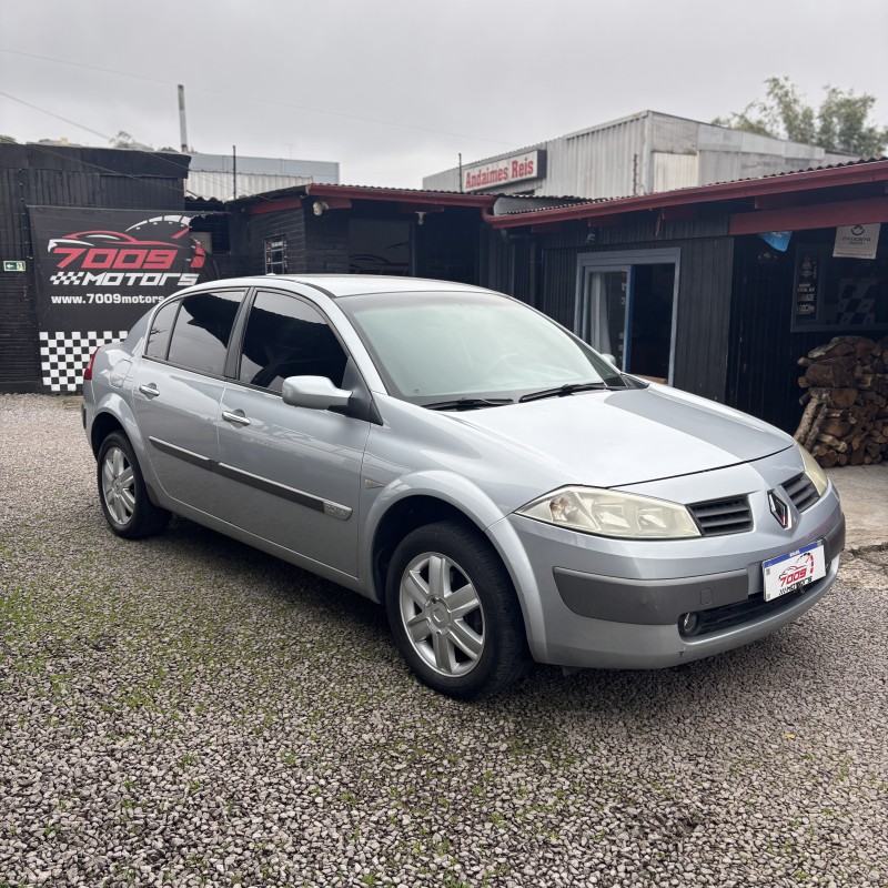 MÉGANE 2.0 DYNAMIQUE SEDAN 16V GASOLINA 4P MANUAL - 2007 - CAXIAS DO SUL