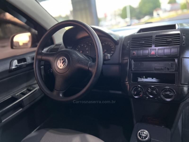 POLO SEDAN 1.6 MI 8V FLEX 4P MANUAL - 2007 - BOM PRINCíPIO