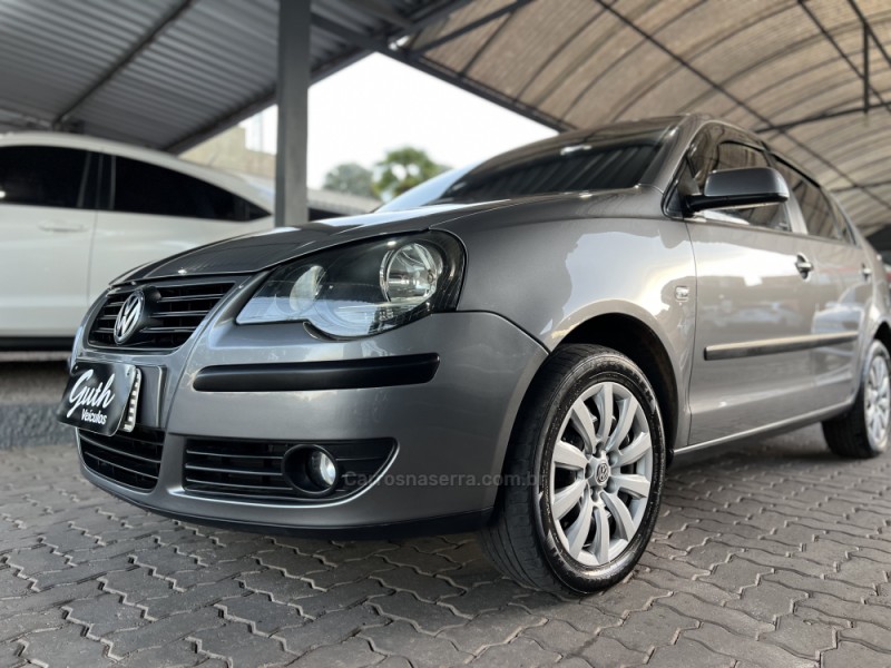 POLO SEDAN 1.6 MI 8V FLEX 4P MANUAL - 2007 - BOM PRINCíPIO