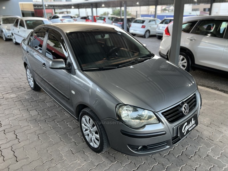 POLO SEDAN 1.6 MI 8V FLEX 4P MANUAL - 2007 - BOM PRINCíPIO