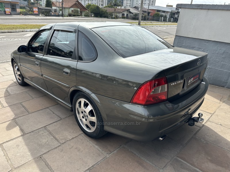 VECTRA 2.0 MPFI COLLECTION 8V GASOLINA 4P MANUAL - 2005 - CAXIAS DO SUL