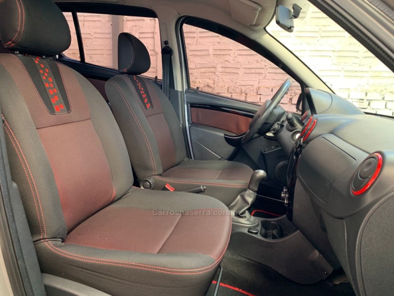 SANDERO 1.6 STEPWAY 8V FLEX 4P MANUAL - 2014 - CAXIAS DO SUL