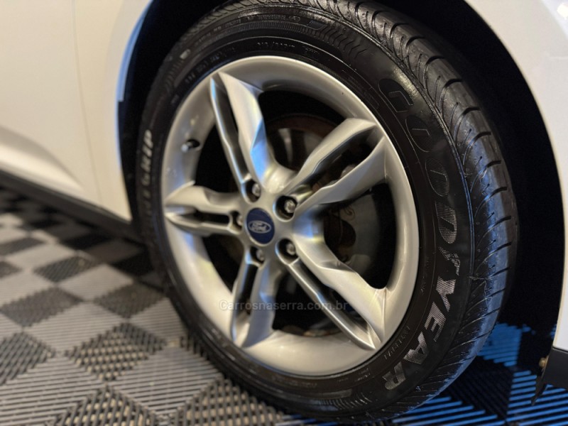 FOCUS 1.6 SE SEDAN 16V FLEX 4P AUTOMÁTICO - 2015 - FARROUPILHA