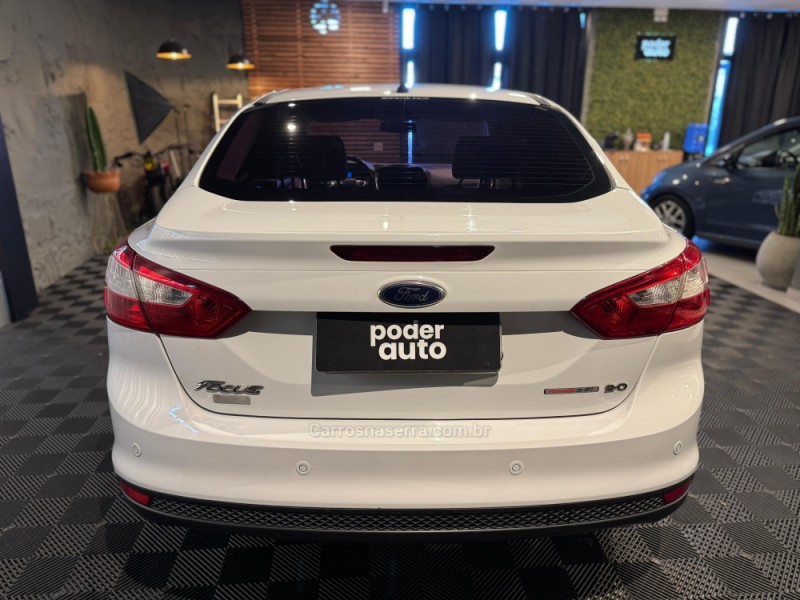 FOCUS 1.6 SE SEDAN 16V FLEX 4P AUTOMÁTICO - 2015 - FARROUPILHA