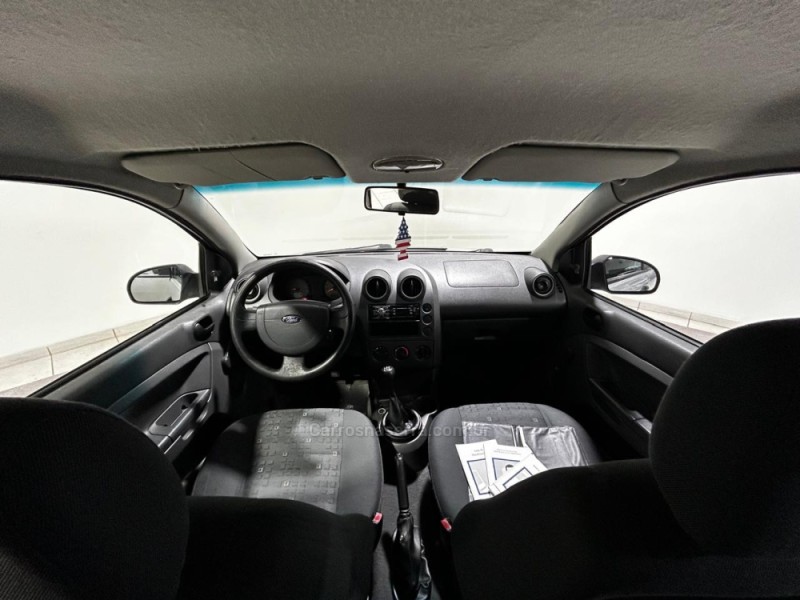 FIESTA 1.0 MPI PERSONNALITÉ 8V GASOLINA 4P MANUAL - 2004 - CAXIAS DO SUL