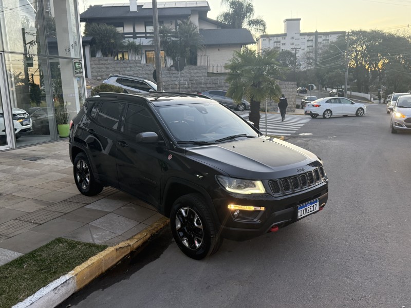COMPASS 2.0 16V DIESEL TRAILHAWK 4X4 AUTOMÁTICO - 2017 - FARROUPILHA