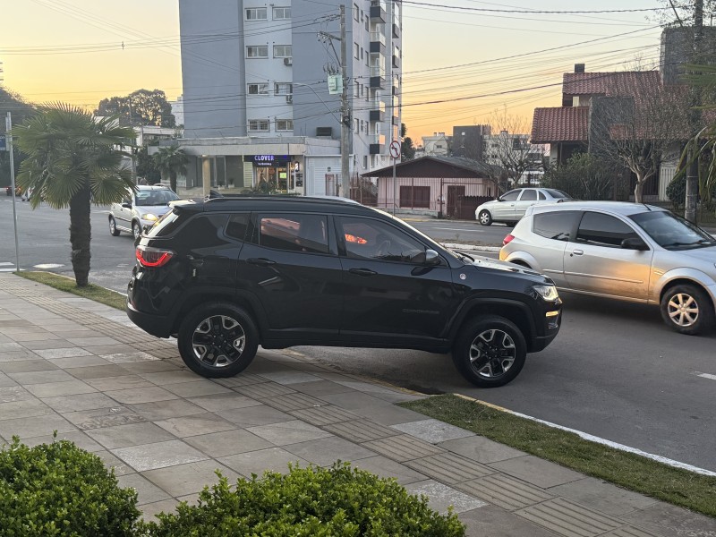 COMPASS 2.0 16V DIESEL TRAILHAWK 4X4 AUTOMÁTICO - 2017 - FARROUPILHA