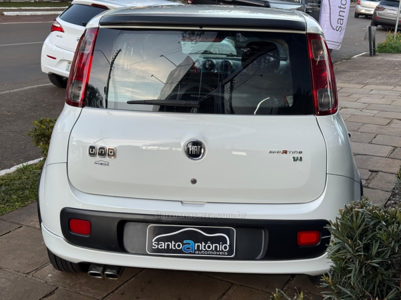 UNO 1.4 EVO SPORTING 8V FLEX 4P MANUAL - 2013 - LAGOA VERMELHA