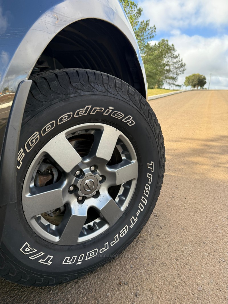 FRONTIER 2.5 SV ATTACK 4X4 CD TURBO ELETRONIC DIESEL 4P MANUAL - 2015 - VACARIA