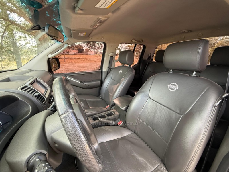 FRONTIER 2.5 SV ATTACK 4X4 CD TURBO ELETRONIC DIESEL 4P MANUAL - 2015 - VACARIA