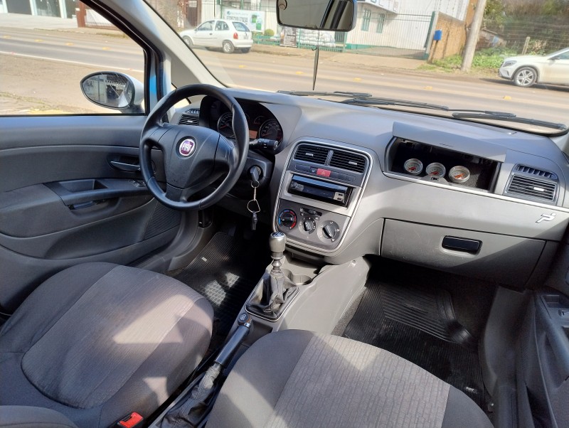 PUNTO 1.6 ESSENCE 16V FLEX 4P MANUAL - 2011 - VACARIA